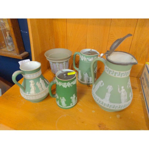 461 - Various items of green Wedgwood Japerware