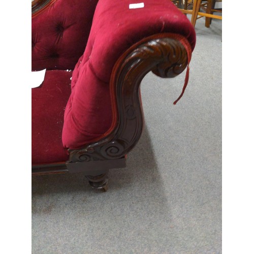 489 - Victorian chaise longue. L190cm D63cm H83cm. One leg detached.