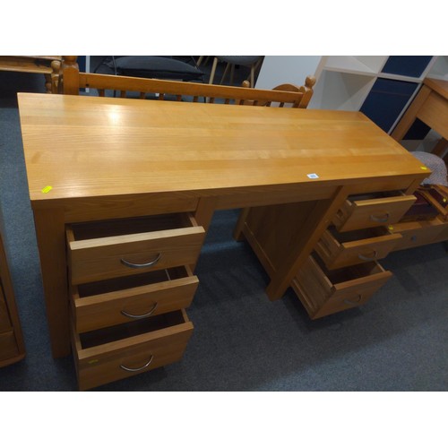 498 - Oak 6 drawer desk. W141cm D47cm H76cm