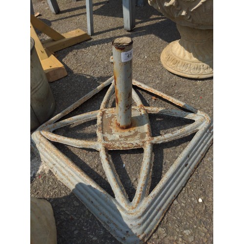 49 - Metal Square Parasol base