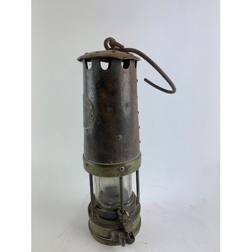 580A - Miners Davey lamp E.Thomas & Williams Ltd H31cm