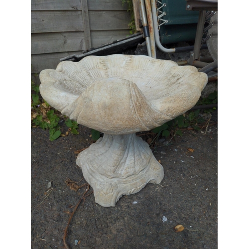 105 - Pedestal shell design bird bath D49cm H43cm