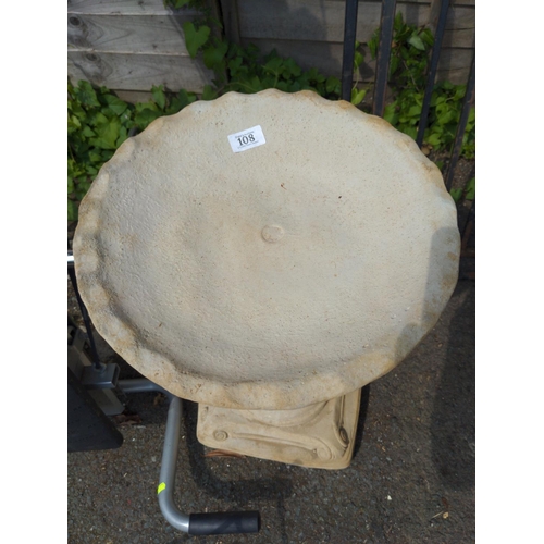 108 - Baluster Pedestal birdbath with round top D36cm x H66cm