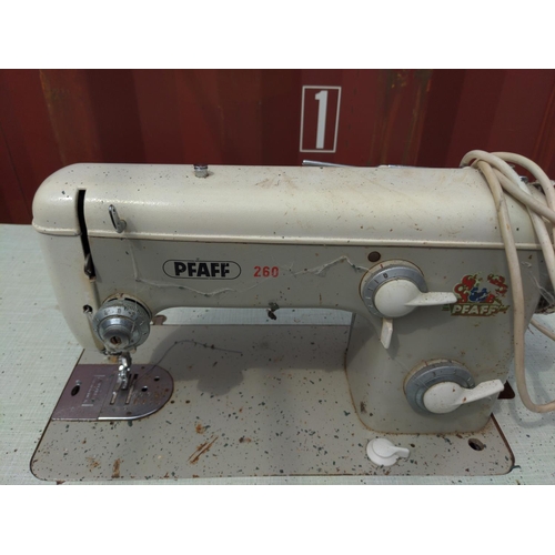 121 - Pfaff 260 sewing machine 