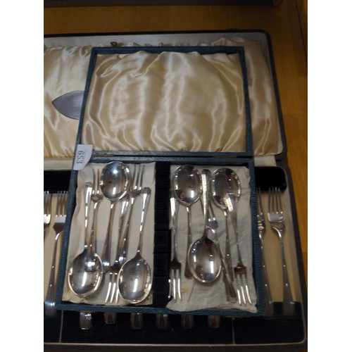 653 - Three boxed sets of flat ware, spoons, spoons and forks and fish cutlery.