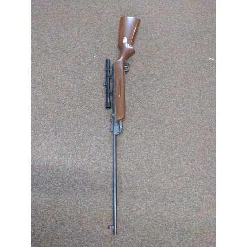 689 - Air rifle 0.22 serial no. 110321 15 with small scope. 4 x 20 mm