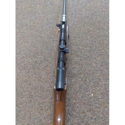 689 - Air rifle 0.22 serial no. 110321 15 with small scope. 4 x 20 mm