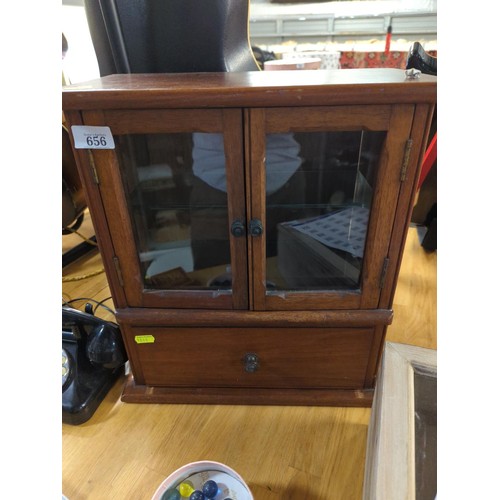 656 - oak smokers cabinet with internal glass shelf w37.5cm d19.5 h41cm