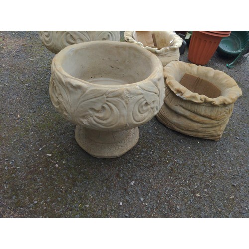 127 - Pair of acanthus decorated concrete planters D41cm x H40cm