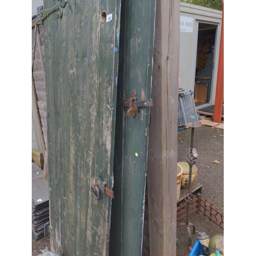 136 - 2 x green painted garden gates with handles and hinges H92cm