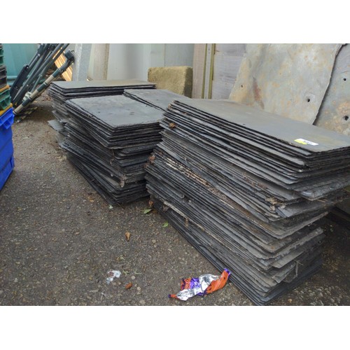 137 - Large quantity of used roof slate