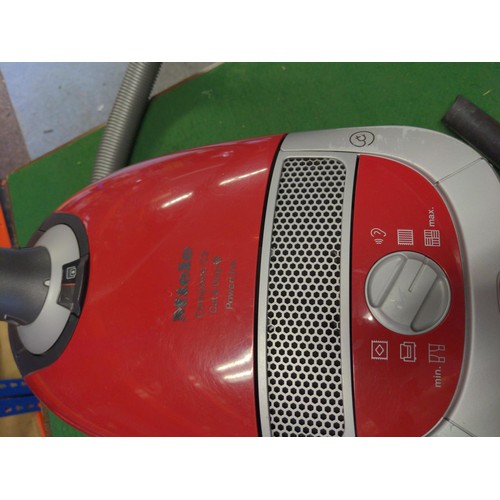 245 - Miele complete c2 cat and dog proline vacuum cleaner  