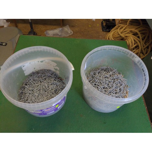 260 - 2 tubs of galvanised nails in two different sizes 