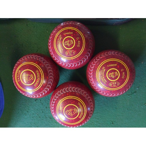 346 - Set of lawn bowls Thomas Taylor size 0 + boule set