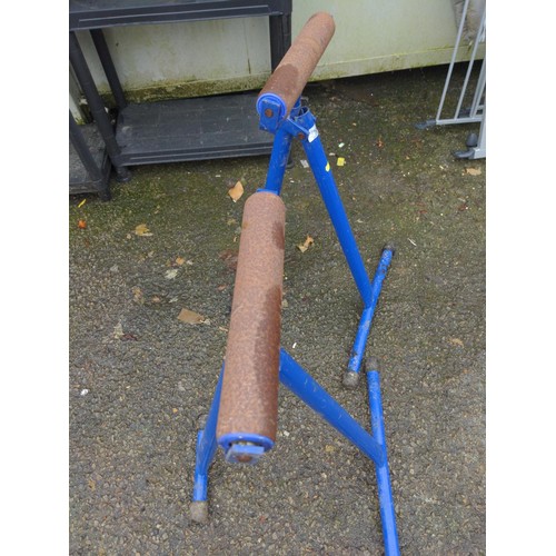 76 - 2 x Roller stands 