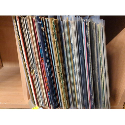 452 - Collection of vinyl LP's inc, Barbra Streisand, Johnny Cash, Stevie Wonder Do I Do etc. 