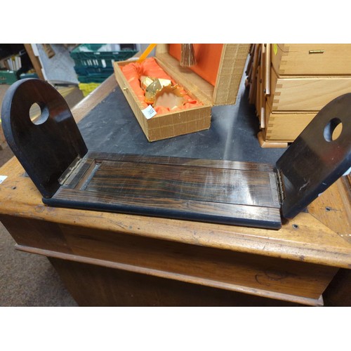 475 - Folding brass-ended extending book trough. L58cm fully extended