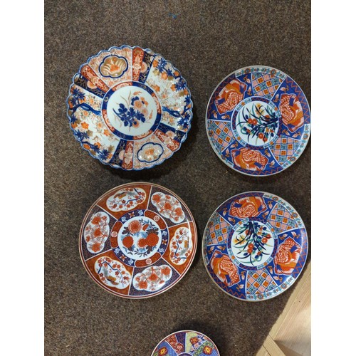 500 - Japanese imari & Chinese plates, in various styles, some with marked undersides