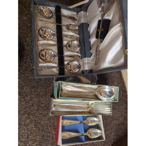 501 - Various boxed cutlery