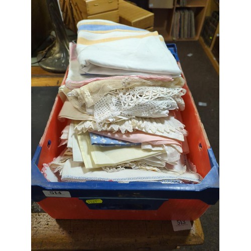 514 - Box of various linens, table cloths & some lace