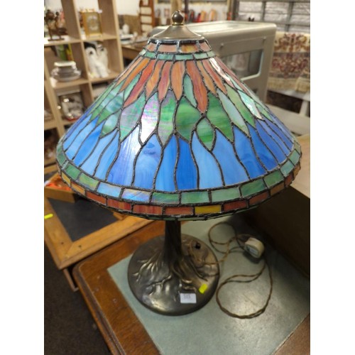 515 - Tiffany style table lamp. H64cm