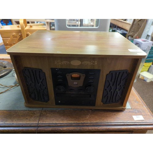 516 - Vintage style record/CD/radio. Sold in full working order.