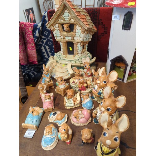 667 - Collection of Pendelfin figures & a mouse house inc. Uncle Soames; mother & baby and Crocker... 