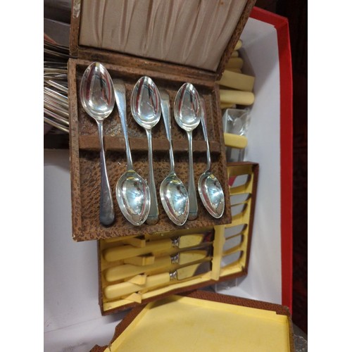 699 - Vintage sets of coffee spoons, fish knives & forks & other cutlery