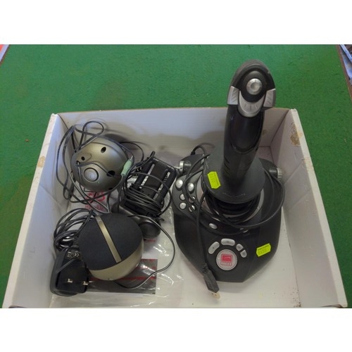 205 - Speed link joystick + Logitech web cam + logic speakers 