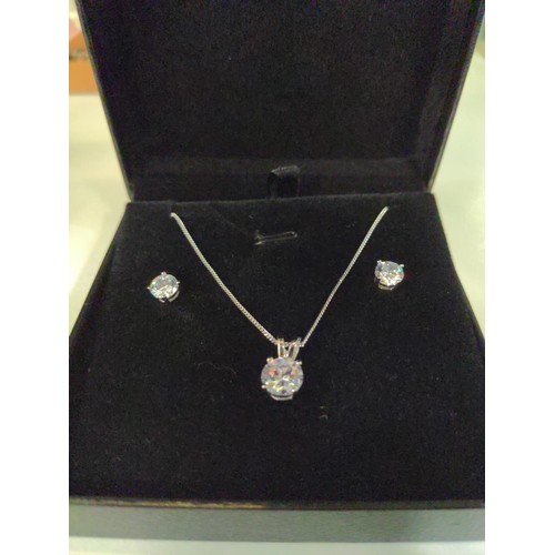 595 - Silver mounted pendant with chain and ear stud set