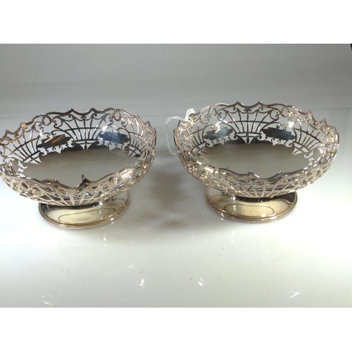 613 - Pair of silver pierced circular sweetmeat dishes, Harrison Brothers & Howson, Sheffield 1931, di... 