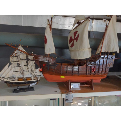 652 - Two model ships, largest 82cm length, smaller 24cm wide