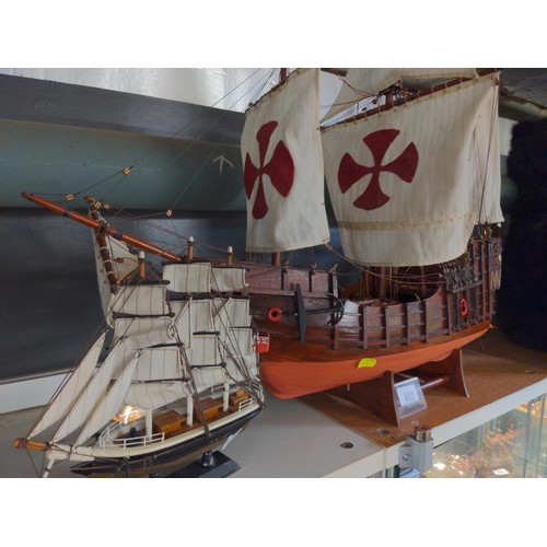 652 - Two model ships, largest 82cm length, smaller 24cm wide