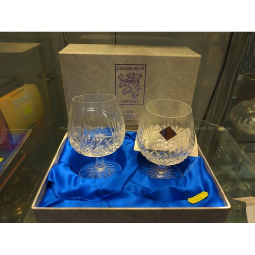 686 - Edinburgh Crystal, The Continental Collection, pair of brandy balloons, in excellent condition, with... 