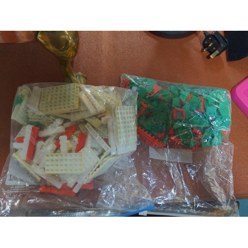 697A - 2 small bags & a small tub of plastic building pieces, inc windows & roofs