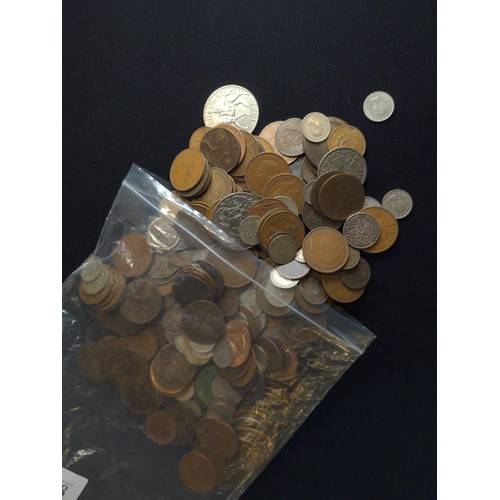 528 - Bag of mostly British copper coins and a £5 coin, gross weight 1.57kg