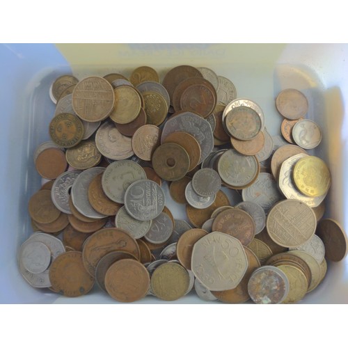 530 - Tub of British and world coins, together with two banknotes, gross weight including tub 1.89kg