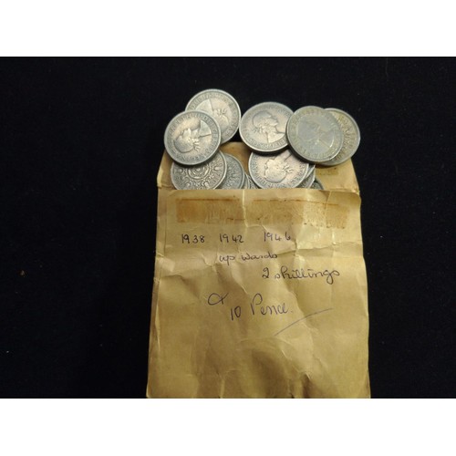 530 - Tub of British and world coins, together with two banknotes, gross weight including tub 1.89kg