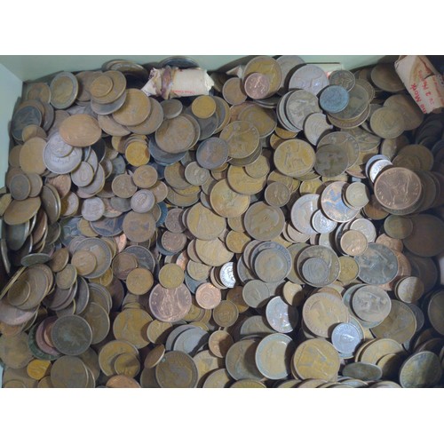 532 - Box of mostly British copper coins, gross weight including box 7.68kg