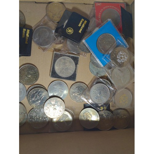 534 - Box of various British coins, including Royal Mint 1977 and 1994 sets, various crowns and others, gr... 