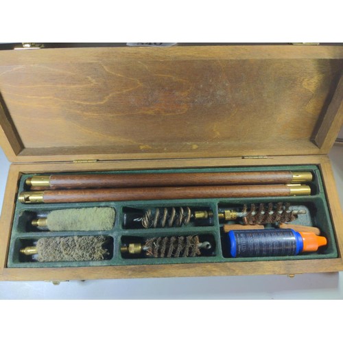 540 - Gun cleaning kit in wooden case, case 32cm length