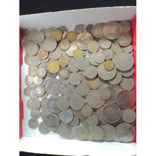 529 - Red tray of mostly British coins, gross weight including tray 1.99kg