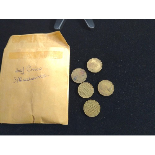 530 - Tub of British and world coins, together with two banknotes, gross weight including tub 1.89kg