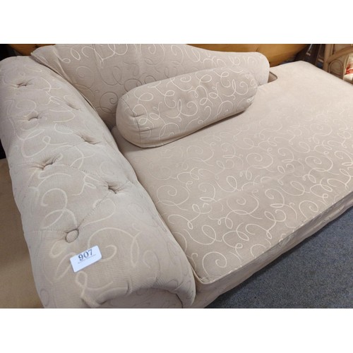 907 - Modern chaise lounge in modern cream upholstery. L160 D76 H65cm