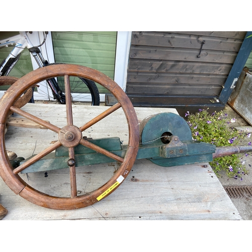 291 - Vintage bellows with wheel movement. L105cm