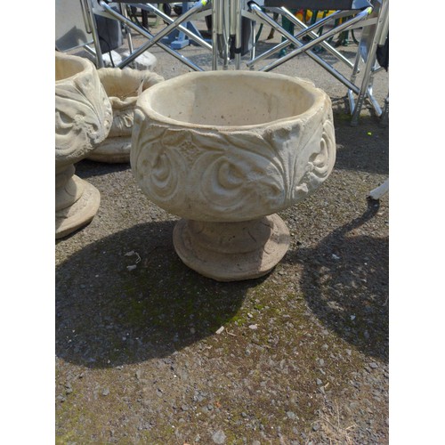 116 - Pair of acanthus decorated concrete planters D41cm x H40cm