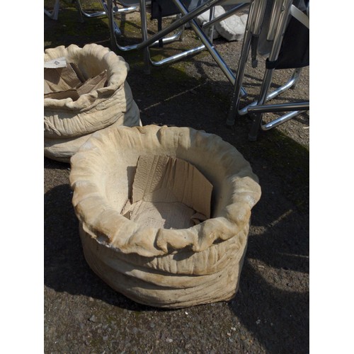 116 - Pair of acanthus decorated concrete planters D41cm x H40cm