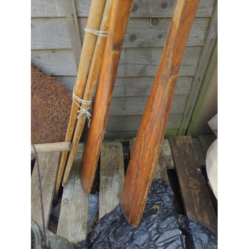 66 - 2 x pairs of wooden oars 