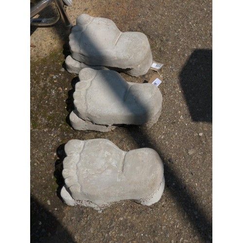 99 - 6 x concrete foot stepping stones 26cm x 16cm