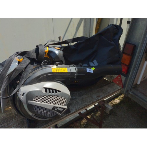 43 - Titan PTL684BVC petrol blow and vacuum 